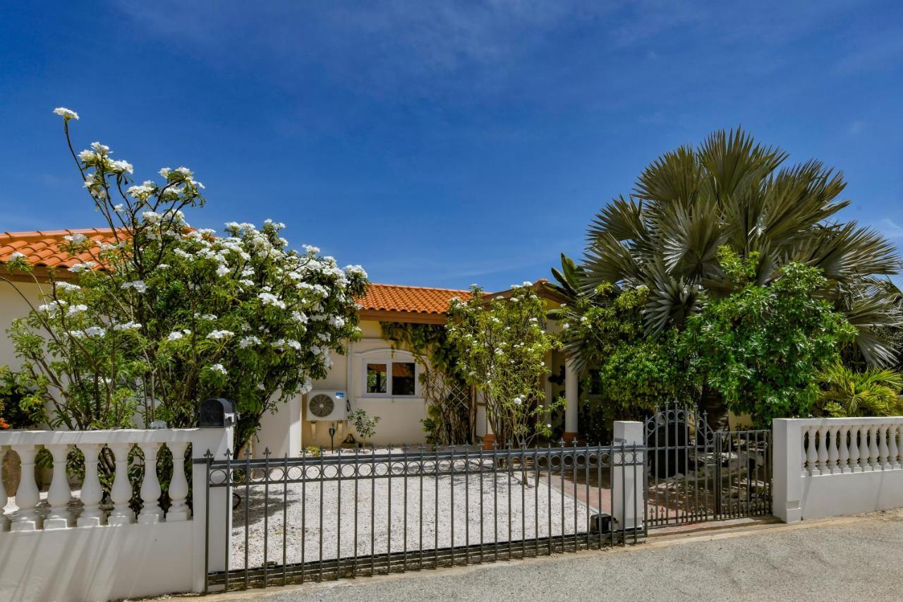 Villa Swiss Paradise With Private Pool Palm Beach Esterno foto